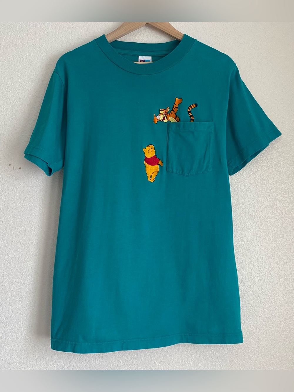Vintage embroidered Pooh pocket tee, L